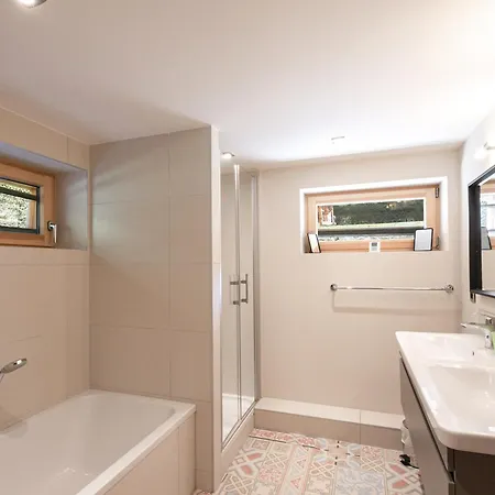 Superbe Avec Grand Jardin, 5 Chambres, Parking Et Wifi - Fr-1-343-177 木屋
